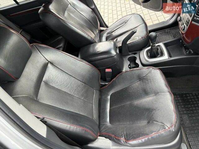 Серый Хендай Санта Фе, объемом двигателя 2.19 л и пробегом 276 тыс. км за 8550 $, фото 52 на Automoto.ua