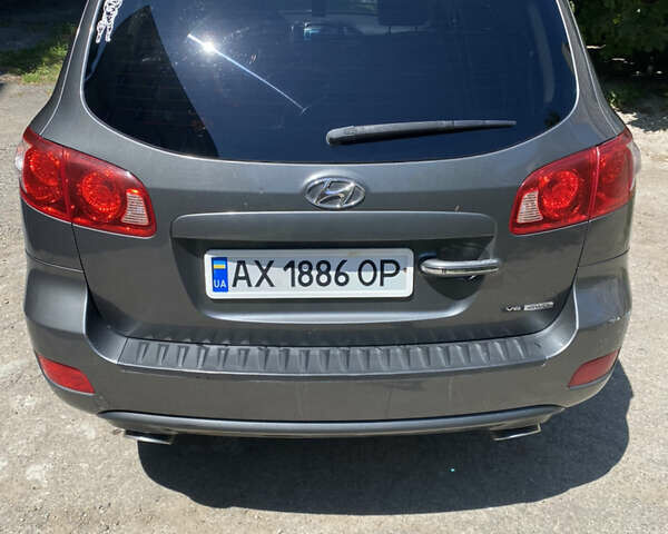 Серый Хендай Санта Фе, объемом двигателя 2.7 л и пробегом 215 тыс. км за 9700 $, фото 2 на Automoto.ua