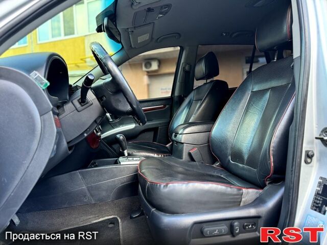 Сірий Хендай Санта Фе, об'ємом двигуна 2.2 л та пробігом 262 тис. км за 9300 $, фото 6 на Automoto.ua