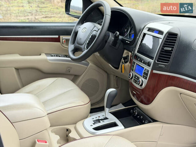 Серый Хендай Санта Фе, объемом двигателя 2.2 л и пробегом 232 тыс. км за 10555 $, фото 81 на Automoto.ua