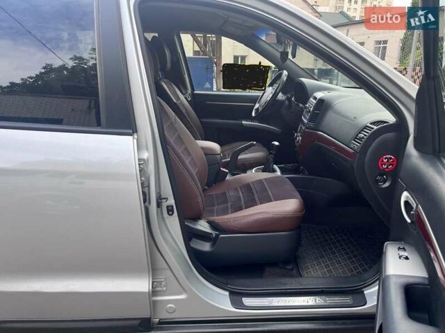 Серый Хендай Санта Фе, объемом двигателя 2.19 л и пробегом 274 тыс. км за 8800 $, фото 2 на Automoto.ua