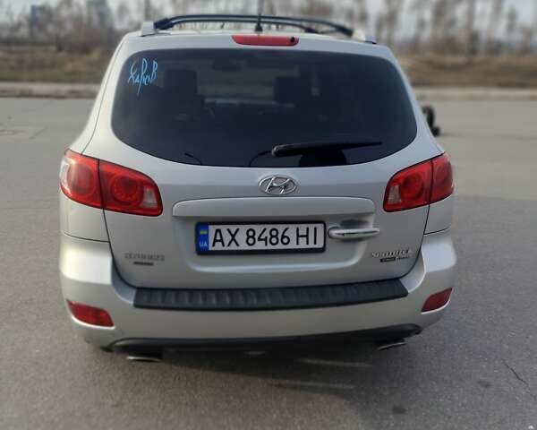 Серый Хендай Санта Фе, объемом двигателя 2.19 л и пробегом 225 тыс. км за 9500 $, фото 3 на Automoto.ua