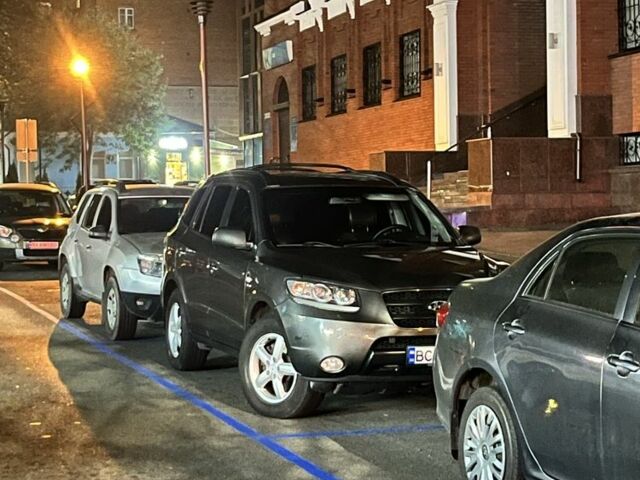 Серый Хендай Санта Фе, объемом двигателя 2.2 л и пробегом 320 тыс. км за 10000 $, фото 10 на Automoto.ua