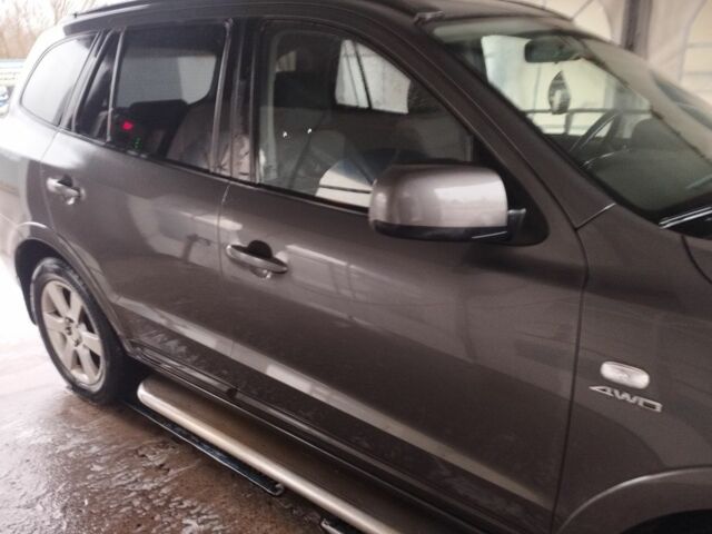 Серый Хендай Санта Фе, объемом двигателя 0 л и пробегом 294 тыс. км за 5700 $, фото 2 на Automoto.ua