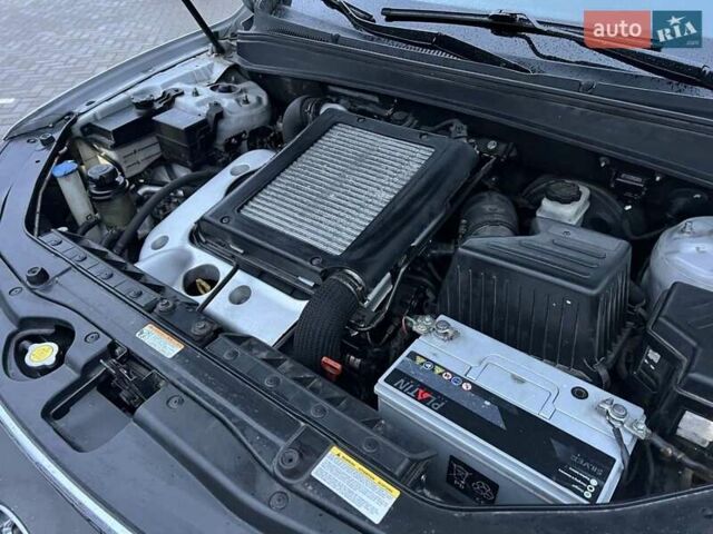 Сірий Хендай Санта Фе, об'ємом двигуна 2.19 л та пробігом 290 тис. км за 8600 $, фото 28 на Automoto.ua