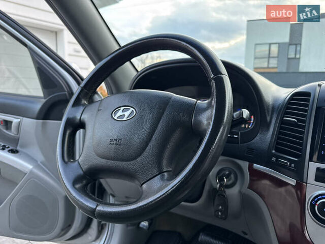 Сірий Хендай Санта Фе, об'ємом двигуна 2.7 л та пробігом 167 тис. км за 7850 $, фото 39 на Automoto.ua