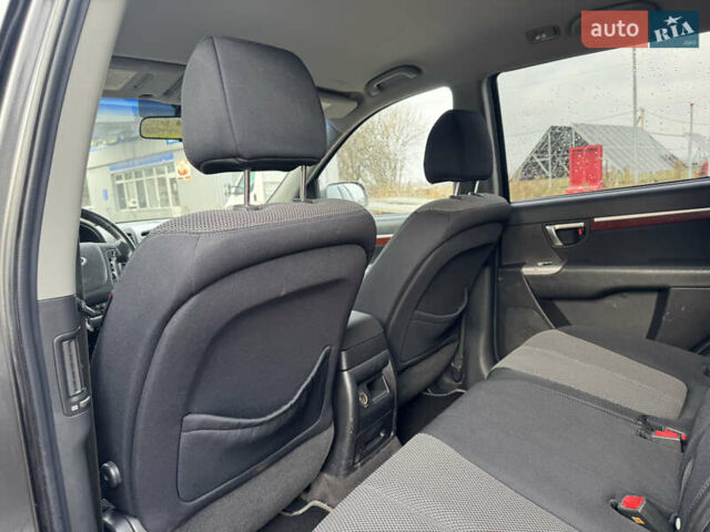 Серый Хендай Санта Фе, объемом двигателя 2.2 л и пробегом 260 тыс. км за 8700 $, фото 19 на Automoto.ua