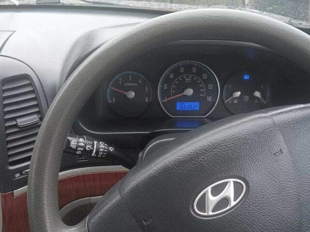 Серый Хендай Санта Фе, объемом двигателя 2.2 л и пробегом 261 тыс. км за 4500 $, фото 22 на Automoto.ua