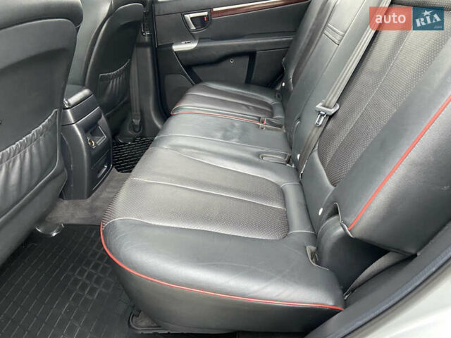 Сірий Хендай Санта Фе, об'ємом двигуна 2.19 л та пробігом 189 тис. км за 7950 $, фото 47 на Automoto.ua