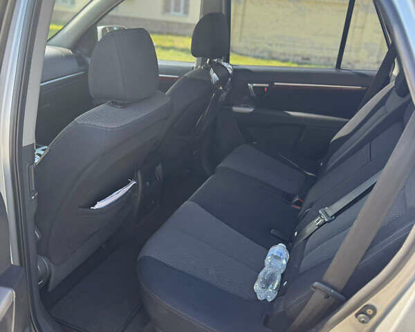 Серый Хендай Санта Фе, объемом двигателя 2.19 л и пробегом 230 тыс. км за 8600 $, фото 6 на Automoto.ua