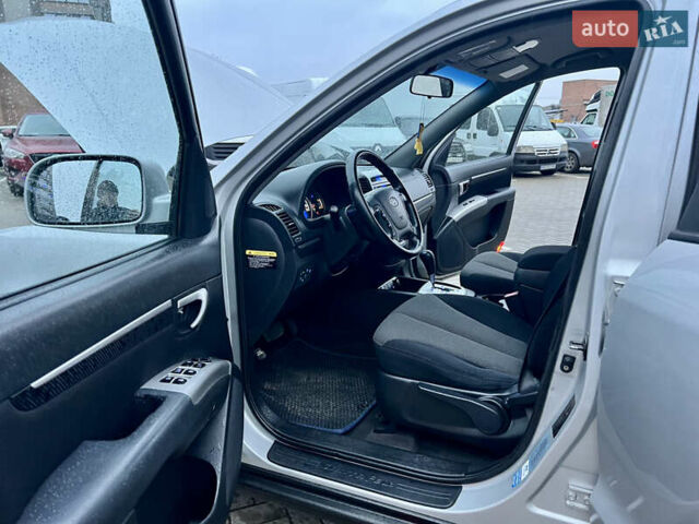 Серый Хендай Санта Фе, объемом двигателя 2.19 л и пробегом 260 тыс. км за 8950 $, фото 23 на Automoto.ua