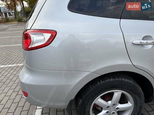 Серый Хендай Санта Фе, объемом двигателя 2.19 л и пробегом 276 тыс. км за 8550 $, фото 25 на Automoto.ua