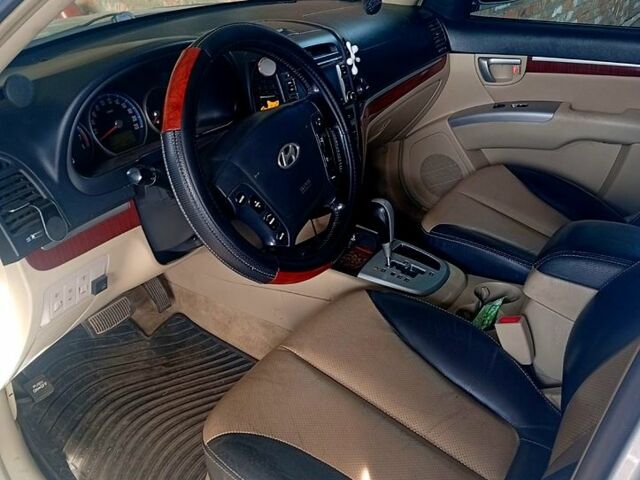 Серый Хендай Санта Фе, объемом двигателя 2.7 л и пробегом 320 тыс. км за 8200 $, фото 2 на Automoto.ua