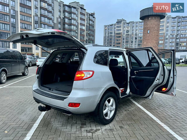 Серый Хендай Санта Фе, объемом двигателя 2.19 л и пробегом 260 тыс. км за 8950 $, фото 17 на Automoto.ua