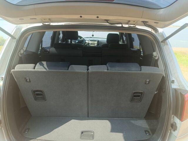 Серый Хендай Санта Фе, объемом двигателя 2.2 л и пробегом 197 тыс. км за 8400 $, фото 5 на Automoto.ua