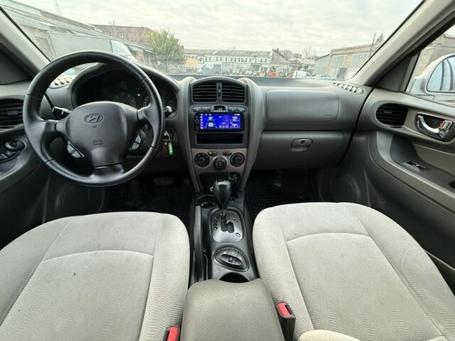 Сірий Хендай Санта Фе, об'ємом двигуна 2 л та пробігом 254 тис. км за 3700 $, фото 7 на Automoto.ua