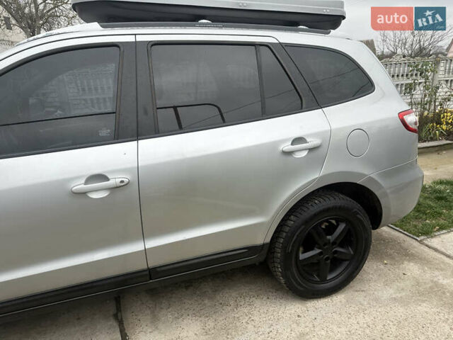 Серый Хендай Санта Фе, объемом двигателя 2.7 л и пробегом 198 тыс. км за 10800 $, фото 23 на Automoto.ua