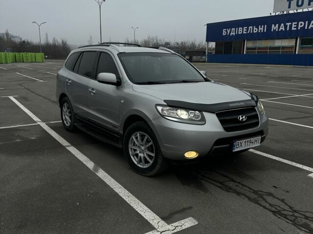 Серый Хендай Санта Фе, объемом двигателя 2.2 л и пробегом 326 тыс. км за 8800 $, фото 2 на Automoto.ua