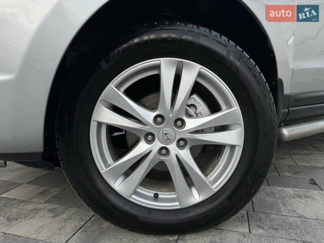 Сірий Хендай Санта Фе, об'ємом двигуна 2.7 л та пробігом 167 тис. км за 7850 $, фото 64 на Automoto.ua