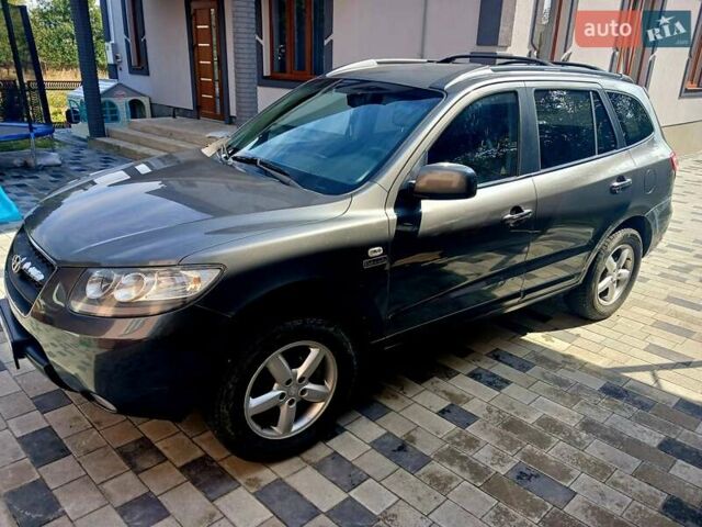 Серый Хендай Санта Фе, объемом двигателя 2.2 л и пробегом 223 тыс. км за 8850 $, фото 2 на Automoto.ua