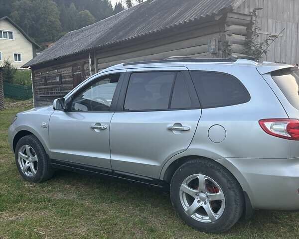 Серый Хендай Санта Фе, объемом двигателя 2.19 л и пробегом 380 тыс. км за 9500 $, фото 1 на Automoto.ua