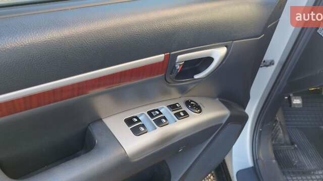 Сірий Хендай Санта Фе, об'ємом двигуна 2.19 л та пробігом 209 тис. км за 9000 $, фото 5 на Automoto.ua