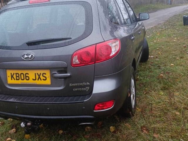 Серый Хендай Санта Фе, объемом двигателя 2.2 л и пробегом 261 тыс. км за 4500 $, фото 4 на Automoto.ua