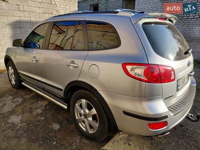 Серый Хендай Санта Фе, объемом двигателя 2.19 л и пробегом 215 тыс. км за 10500 $, фото 1 на Automoto.ua