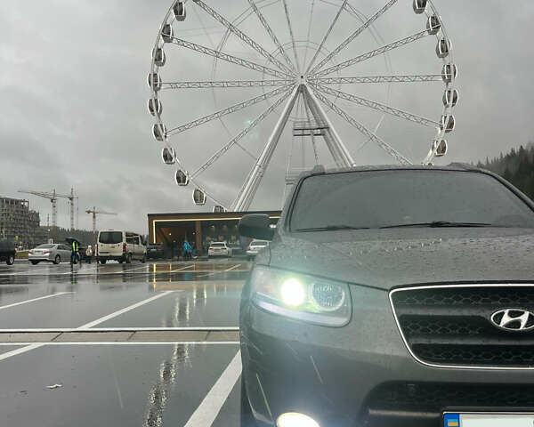 Сірий Хендай Санта Фе, об'ємом двигуна 2.19 л та пробігом 320 тис. км за 10000 $, фото 23 на Automoto.ua