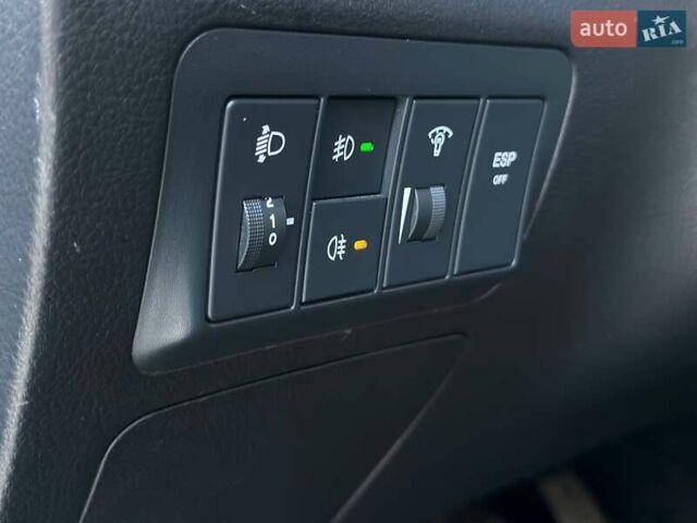 Серый Хендай Санта Фе, объемом двигателя 2.19 л и пробегом 225 тыс. км за 8990 $, фото 21 на Automoto.ua