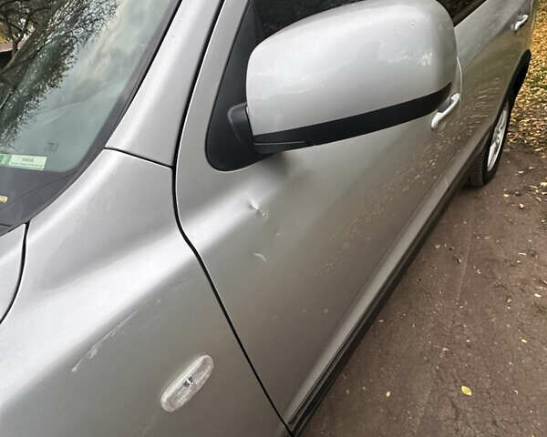 Серый Хендай Санта Фе, объемом двигателя 2.2 л и пробегом 340 тыс. км за 8300 $, фото 8 на Automoto.ua