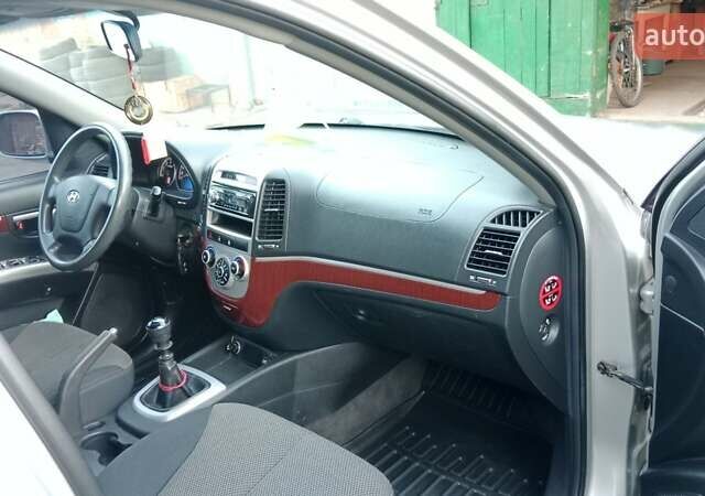 Серый Хендай Санта Фе, объемом двигателя 2.2 л и пробегом 215 тыс. км за 10500 $, фото 11 на Automoto.ua