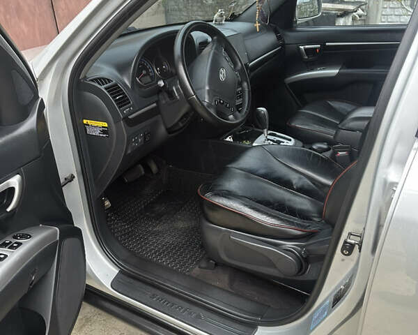 Серый Хендай Санта Фе, объемом двигателя 2.7 л и пробегом 198 тыс. км за 10800 $, фото 27 на Automoto.ua