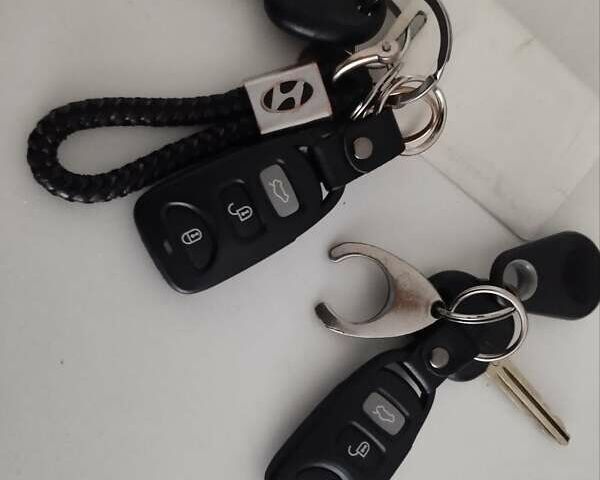 Серый Хендай Санта Фе, объемом двигателя 2.2 л и пробегом 297 тыс. км за 9299 $, фото 17 на Automoto.ua