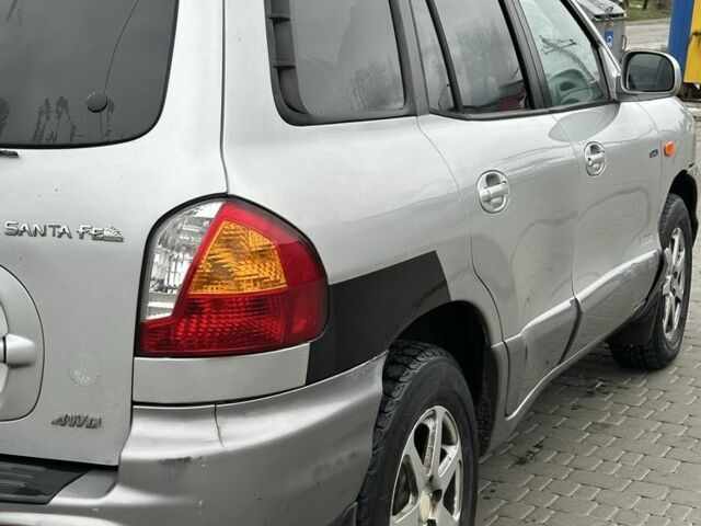 Сірий Хендай Санта Фе, об'ємом двигуна 2 л та пробігом 235 тис. км за 4000 $, фото 4 на Automoto.ua