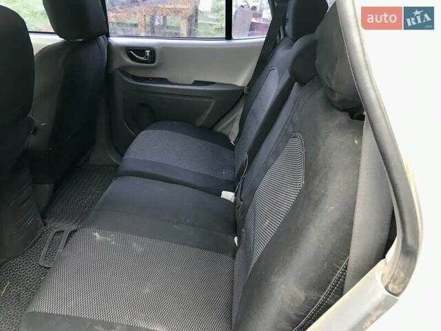 Серый Хендай Санта Фе, объемом двигателя 2 л и пробегом 170 тыс. км за 2500 $, фото 10 на Automoto.ua