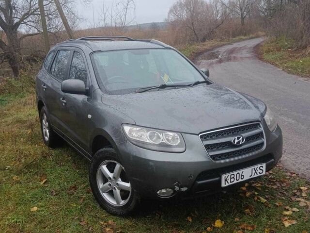 Серый Хендай Санта Фе, объемом двигателя 2.2 л и пробегом 261 тыс. км за 4500 $, фото 7 на Automoto.ua