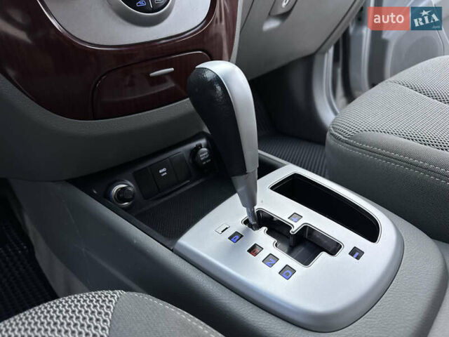Сірий Хендай Санта Фе, об'ємом двигуна 2.7 л та пробігом 167 тис. км за 7850 $, фото 37 на Automoto.ua
