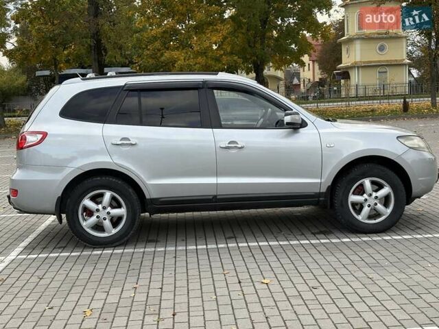 Серый Хендай Санта Фе, объемом двигателя 2.19 л и пробегом 276 тыс. км за 8550 $, фото 12 на Automoto.ua
