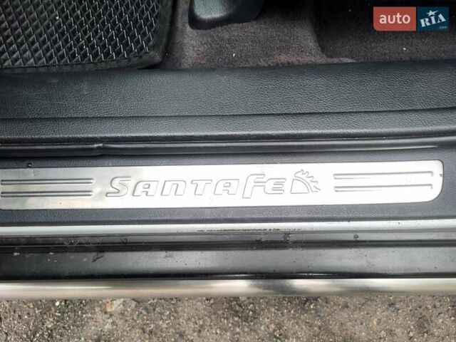 Сірий Хендай Санта Фе, об'ємом двигуна 2.2 л та пробігом 283 тис. км за 9300 $, фото 49 на Automoto.ua