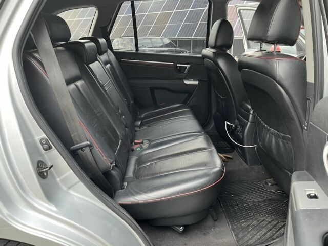 Серый Хендай Санта Фе, объемом двигателя 2.2 л и пробегом 270 тыс. км за 4800 $, фото 17 на Automoto.ua