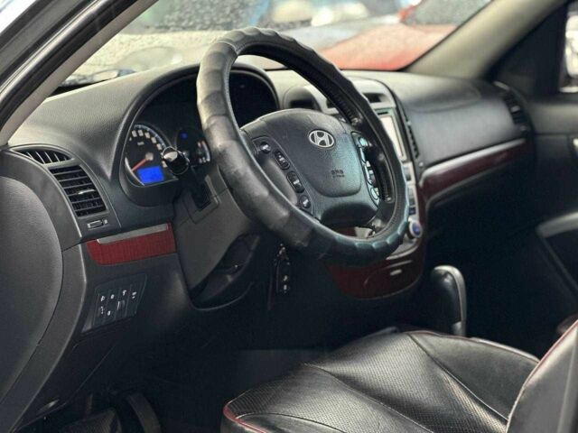 Серый Хендай Санта Фе, объемом двигателя 2.2 л и пробегом 225 тыс. км за 8990 $, фото 10 на Automoto.ua