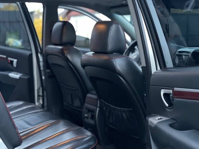 Серый Хендай Санта Фе, объемом двигателя 2.2 л и пробегом 337 тыс. км за 9300 $, фото 8 на Automoto.ua