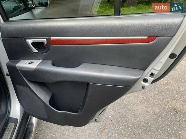 Серый Хендай Санта Фе, объемом двигателя 2.2 л и пробегом 182 тыс. км за 9450 $, фото 24 на Automoto.ua