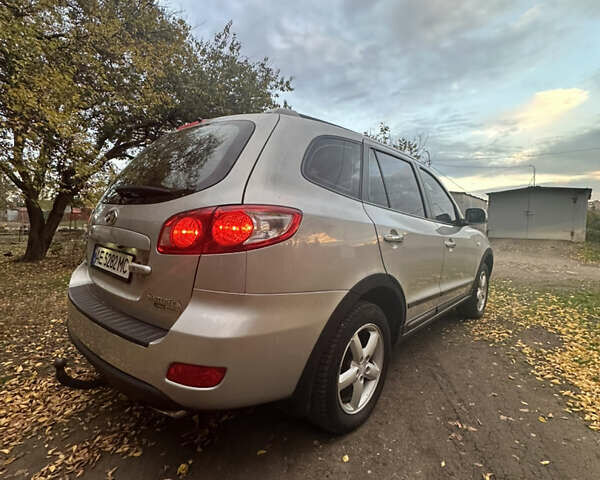 Серый Хендай Санта Фе, объемом двигателя 2.2 л и пробегом 340 тыс. км за 8300 $, фото 5 на Automoto.ua