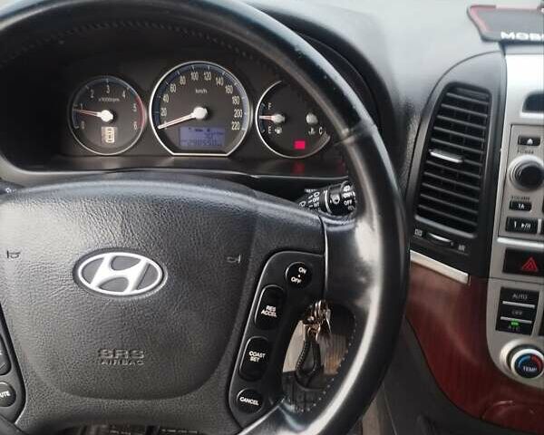 Серый Хендай Санта Фе, объемом двигателя 2.2 л и пробегом 297 тыс. км за 9299 $, фото 22 на Automoto.ua