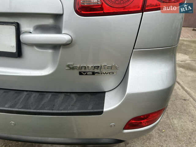 Серый Хендай Санта Фе, объемом двигателя 2.7 л и пробегом 198 тыс. км за 10800 $, фото 26 на Automoto.ua