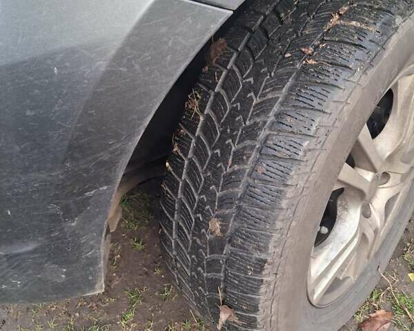 Серый Хендай Санта Фе, объемом двигателя 2.2 л и пробегом 297 тыс. км за 5000 $, фото 1 на Automoto.ua