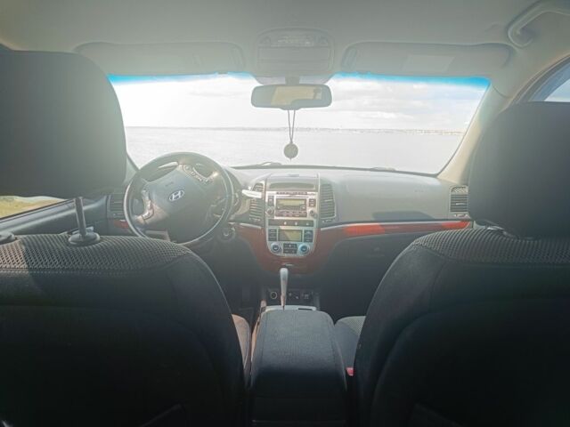 Серый Хендай Санта Фе, объемом двигателя 2.2 л и пробегом 197 тыс. км за 8400 $, фото 4 на Automoto.ua