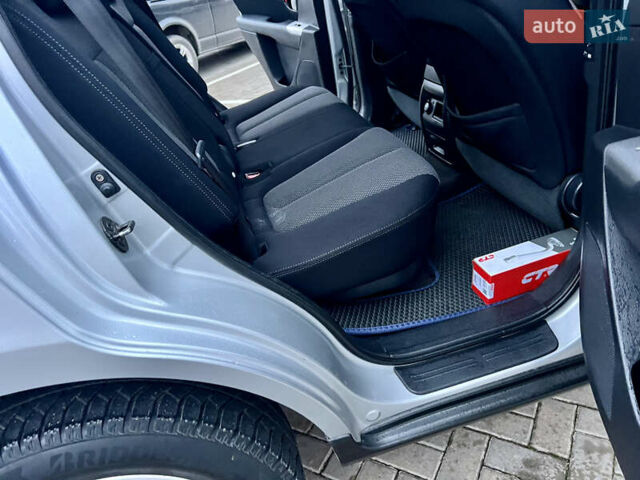 Серый Хендай Санта Фе, объемом двигателя 2.19 л и пробегом 260 тыс. км за 8950 $, фото 42 на Automoto.ua